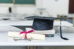 春招“黄金档”来袭：应届生看重落户政策 有企业招聘人数增五成